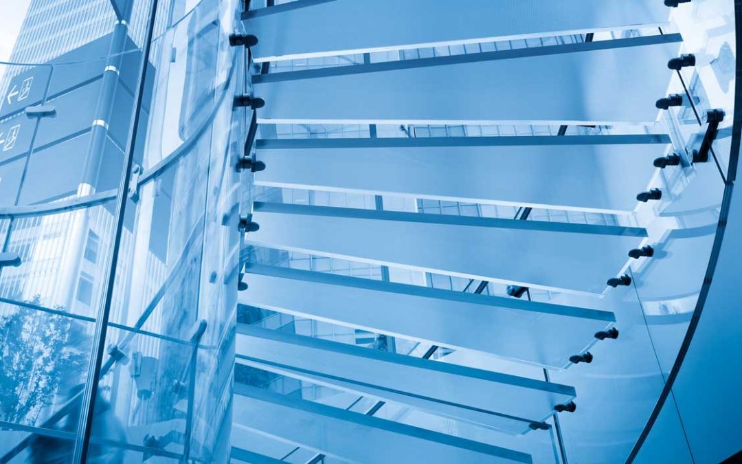 Más allá del vidrio: Descubre las ventajas del policarbonato en resistencia y durabilidad, y cómo puede reemplazar al vidrio en múltiples aplicaciones