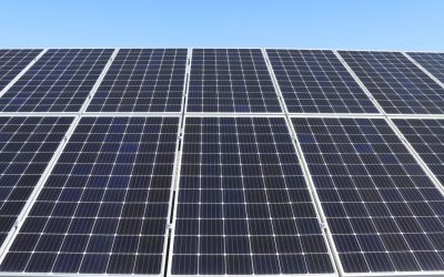 ¿Por qué el policarbonato es la elección más duradera para las aplicaciones de paneles solares?